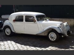 Louer une CITROËN Traction 11 B de de 1953 (Photo 2)