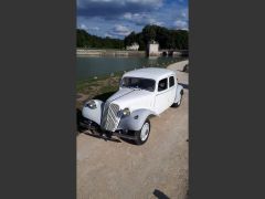 Louer une CITROËN Traction 11 B de de 1953 (Photo 3)