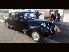 Louer une CITROEN Traction 11 B de de 1953 (Photo 1)