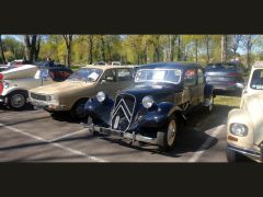 Louer une CITROEN Traction 11 B de de 1953 (Photo 3)