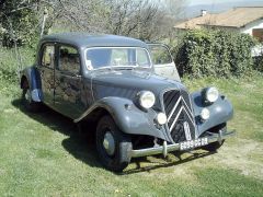 Louer une CITROËN Traction 11 B de 1954 (Photo 1)