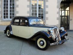 Louer une CITROËN Traction 11 B de de 1954 (Photo 2)