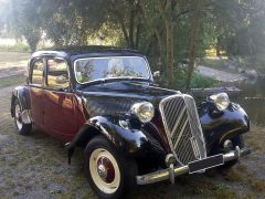 Louer une CITROËN Traction 11 B de de 1954 (Photo 2)