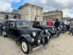 Louer une CITROËN Traction 11 B de de 1954 (Photo 2)
