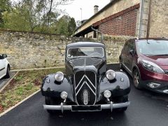 Louer une CITROËN Traction 11 B de de 1954 (Photo 3)