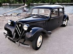 Louer une CITROËN Traction 11 B de de 1954 (Photo 2)