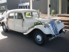 Louer une CITROËN Traction 11 B de 1955 (Photo 1)