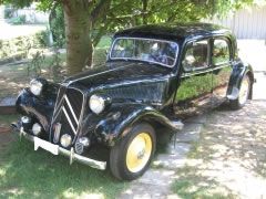 Louer une CITROËN Traction 11 B de de 1955 (Photo 1)