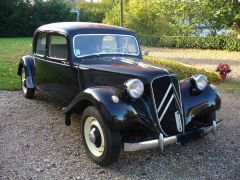 Louer une CITROËN Traction 11 B de de 1955 (Photo 1)