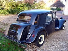 Louer une CITROËN Traction 11 B de de 1955 (Photo 2)