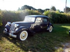 Louer une CITROËN Traction 11 B de de 1955 (Photo 2)