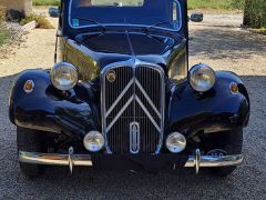 Louer une CITROËN Traction 11 B de de 1955 (Photo 1)