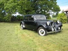 Louer une CITROËN Traction 11 B de de 1956 (Photo 2)