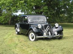 Louer une CITROËN Traction 11 B de de 1956 (Photo 3)