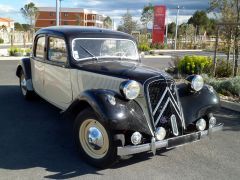 Louer une CITROËN Traction 11 B de 1956 (Photo 0)