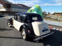 Louer une CITROËN Traction 11 B de de 1956 (Photo 2)