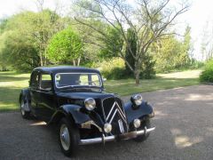 Louer une CITROËN Traction 11 B de de 1956 (Photo 2)