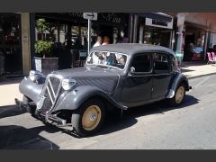 Louer une CITROËN Traction 11 B de 1956 (Photo 0)