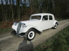 Louer une CITROËN Traction 11 B de de 1956 (Photo 3)