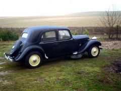 Louer une CITROËN Traction 11 BL de de 1949 (Photo 3)