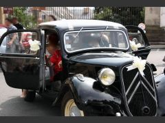 Louer une CITROËN Traction 11 BL de de 1950 (Photo 2)