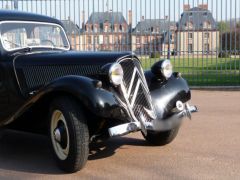 Louer une CITROËN Traction 11 BL de de 1952 (Photo 2)