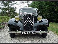 Louer une CITROËN Traction 11 BL de de 1953 (Photo 3)