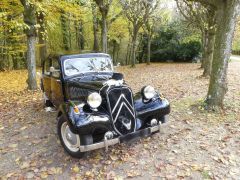 Louer une CITROËN Traction 11 BL de de 1953 (Photo 1)