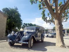 Louer une CITROËN Traction 11 BL de de 1953 (Photo 2)