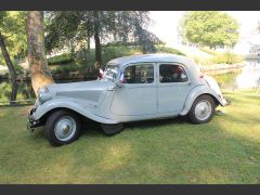 Louer une CITROËN Traction 11 BL de de 1953 (Photo 2)