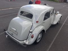 Louer une CITROËN Traction 11 BL de de 1953 (Photo 3)