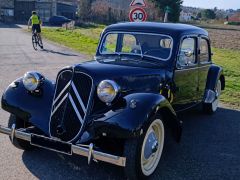 Louer une CITRO&Euml;N Traction 11 BL de de 1954 (Photo 1)