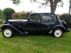 Louer une CITROËN Traction 11 BL de de 1954 (Photo 2)