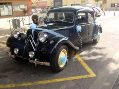 Louer une CITROËN Traction 11 BL de de 1955 (Photo 1)