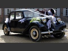 Louer une CITROËN Traction 11 BL de de 1955 (Photo 2)