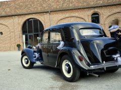 Louer une CITROËN Traction 11 BL de de 1955 (Photo 3)