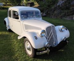 Louer une CITROËN Traction 11 BL de de 1955 (Photo 2)