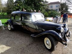 Louer une CITROËN Traction 11 C de 1956 (Photo 0)