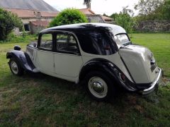 Louer une CITRO&Euml;N Traction 11b de de 1954 (Photo 2)