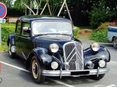 Louer une CITROËN Traction 11B de de 1955 (Photo 2)