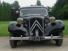Louer une CITROËN Traction 11B de de 1957 (Photo 3)
