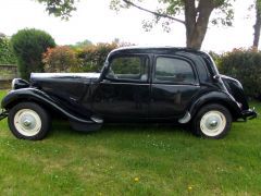 Louer une CITROËN Traction 11BL de de 1954 (Photo 2)