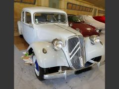 Louer une CITROËN Traction 11C de de 1956 (Photo 2)