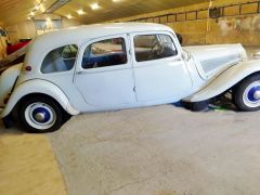 Louer une CITROËN Traction 11C de de 1956 (Photo 3)