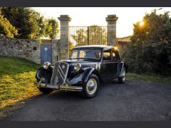 Louer une CITROËN Traction 15/6  de 1951 (Photo 1)