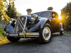 Louer une CITROËN Traction 15/6  de de 1951 (Photo 2)