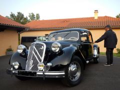 Louer une CITROËN Traction 15/6 D de de 1951 (Photo 2)