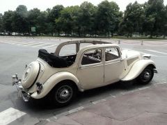 Louer une CITROËN Traction 15/6 EDM de de 1949 (Photo 1)