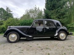 Louer une CITROËN Traction 15/6 H de de 1954 (Photo 2)