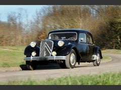 Louer une CITROËN Traction 15/6 H de de 1954 (Photo 3)